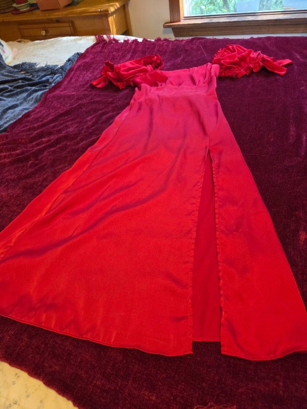 ELEGANT FRANCESCA'S RED SATIN EMPIRE WAISTED MAXI SMALL